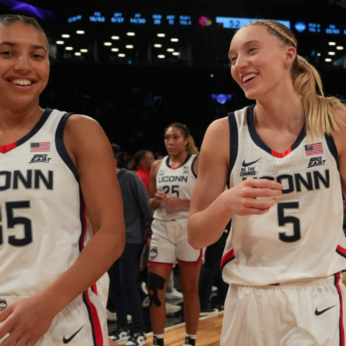 Jeff Pearlman se întreabă de ce jurnaliștii WNBA ignoră românul Azzi Fudd și pe Paige Bueckers