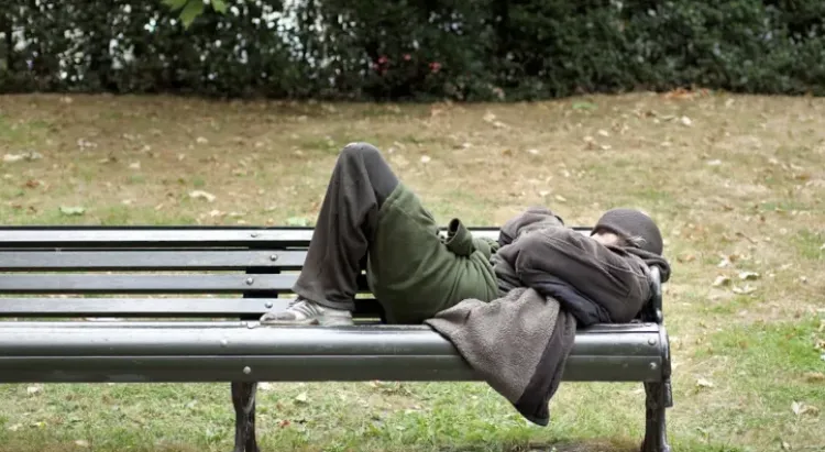 Locatarii din Cluj-Napoca semnalează probleme cauzate de persoane fără adăpost