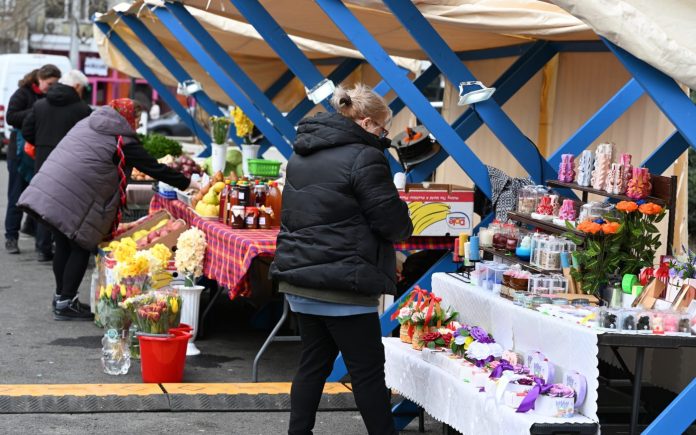 Piață volantă de produse tradiționale la Teatrul Excelsior ‘Masca’