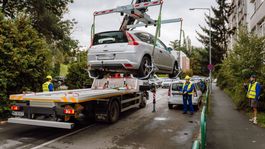 Activitatea de ridicare a mașinilor abandonate suspendată în Târgu Mureș