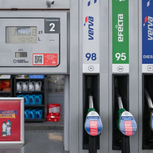 Polonia menține plafonarea prețurilor combustibililor din cauza conflictului din Orientul Mijlociu