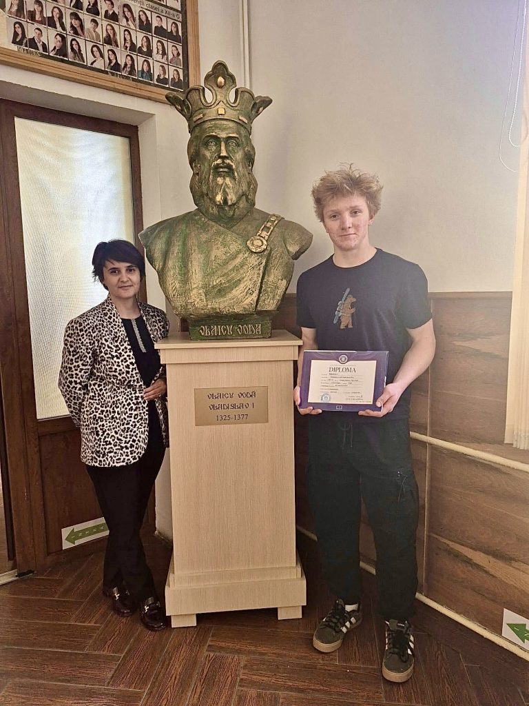 Elevul din Curtea de Argeș, Ernest Vandenbulcke, câștigă premiul I la Olimpiada de Limba Franceză