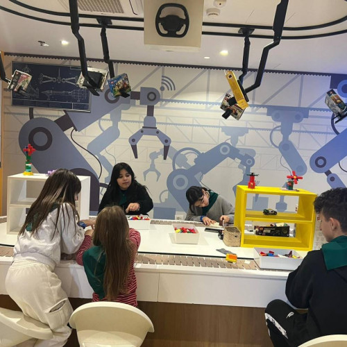 Cursul de Educație Financiară „Leul Zburător” premiază câștigătorii: excursii la Muzeul Național de Istorie Naturală și Destiny Park în București