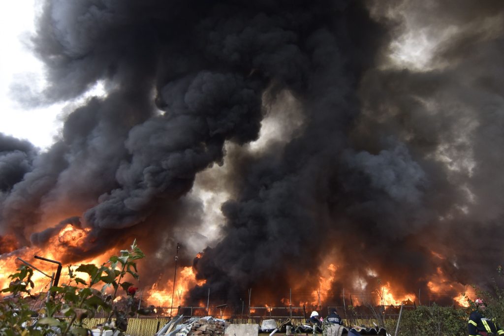 Incendiu de deșeuri în comuna Albota, pompierii intervin cu autospeciale