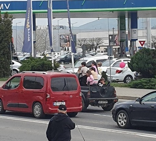 Un şofer din Alba sancţionat pentru transportarea periculoasă a copiilor