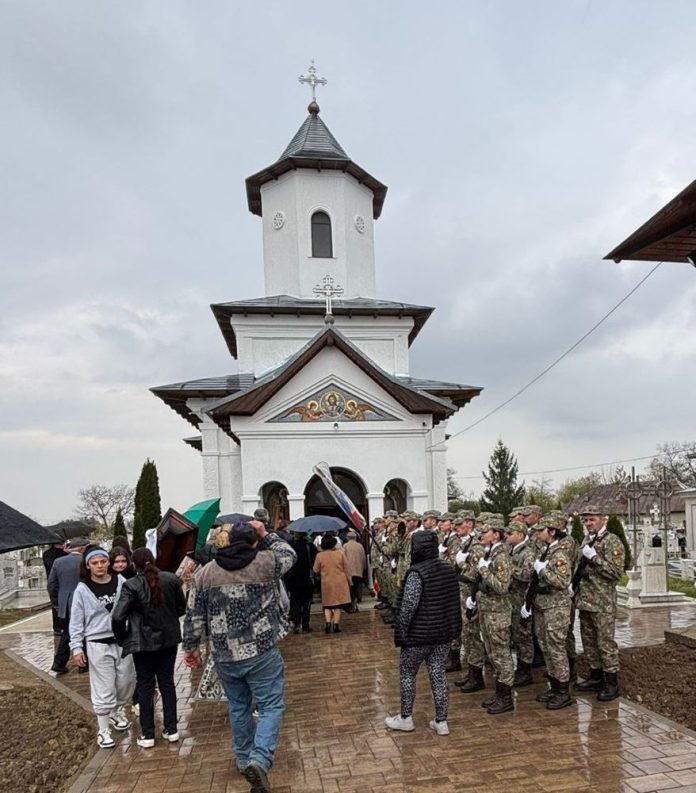 Un veteran de război din Vrancea își ia rămas bun la 102 ani