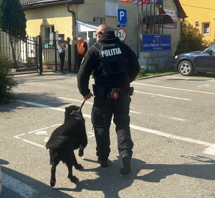 Poliția desfășoară activități educative pentru elevii din Tăuții Măgherăuș