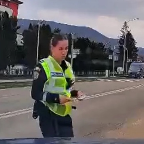 Polițistă cercetată după ce s-a răzbunat pe un șofer