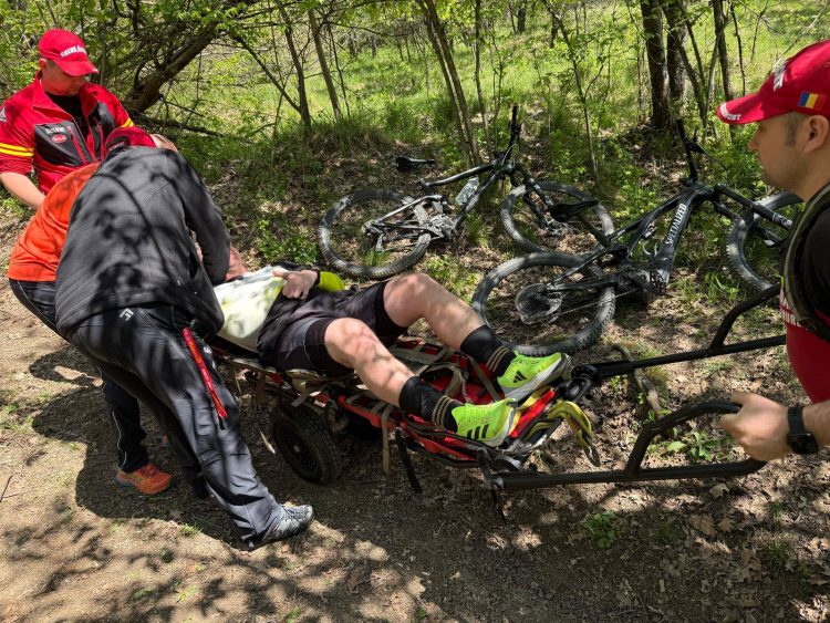 Intervenție rapidă a Salvamont Maramureș pentru un ciclist rănit în Baia Sprie