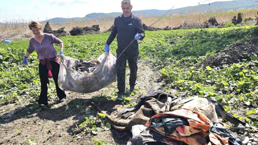 Peste o sută de voluntari ecologizează râul Mureș în Târgu Mureș