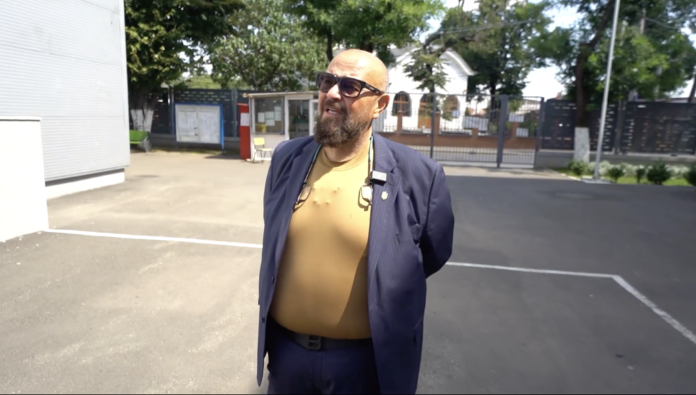 Cristian Popescu Piedone, întâlnire cu tradiția la un târg de vechituri