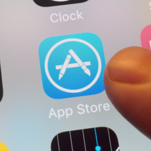 Apple și Google, implicate într-un scandal privind aplicații controversate