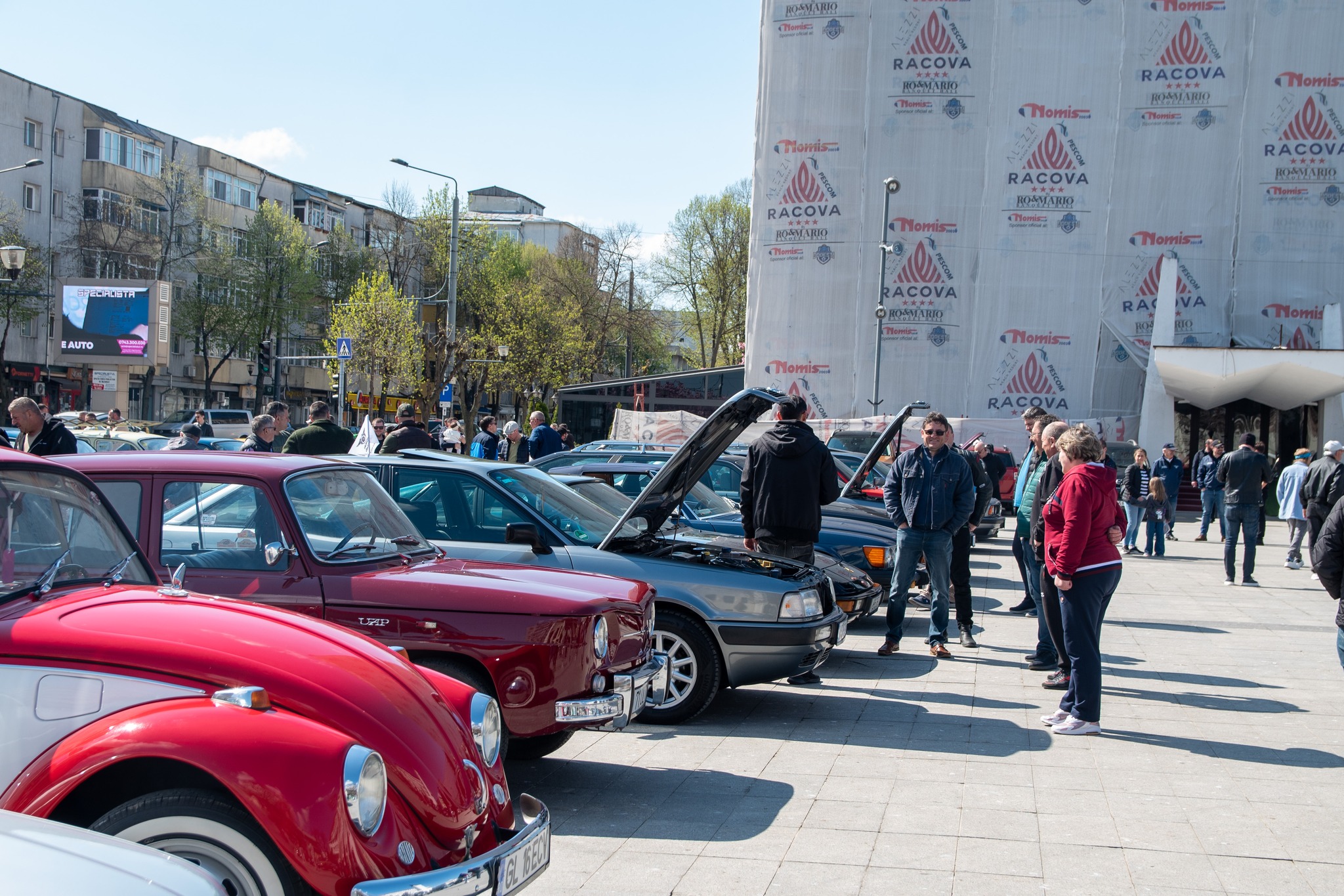 Retroparada Primăverii a transformat Vasluiul într-un muzeu în aer liber