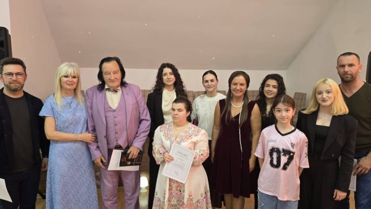 Seniorii din Baia Mare participă la un eveniment cultural emoționant