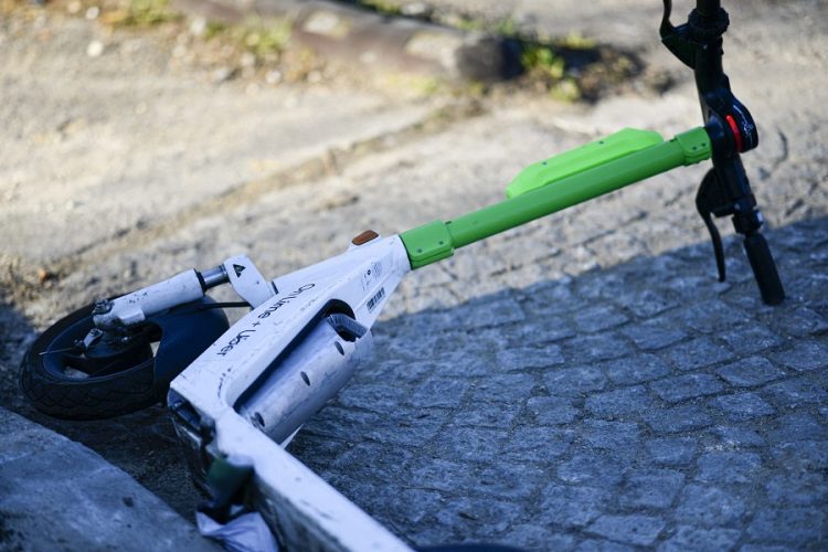 Accident cu trotinetă electrică în Lucăcești: un copil de 7 ani rănit