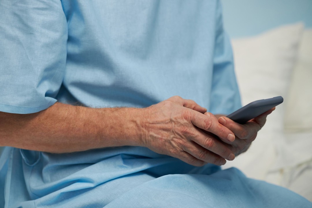 Un bărbat moare după ce a ignorat sfaturile medicilor, bazându-se pe AI