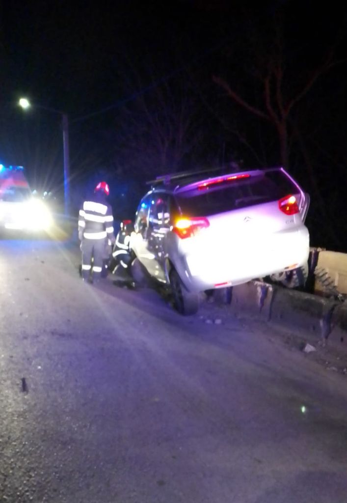 Accident rutier în Bistrița: patru persoane implicate, trei transportate la spital