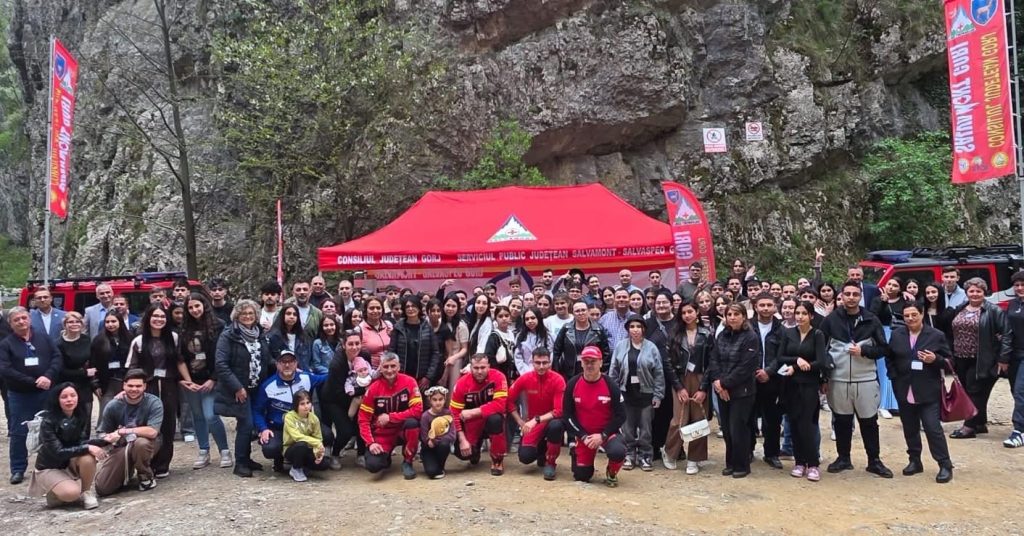 Salvamont Gorj educă 120 de copii în Cheile Sohodolului