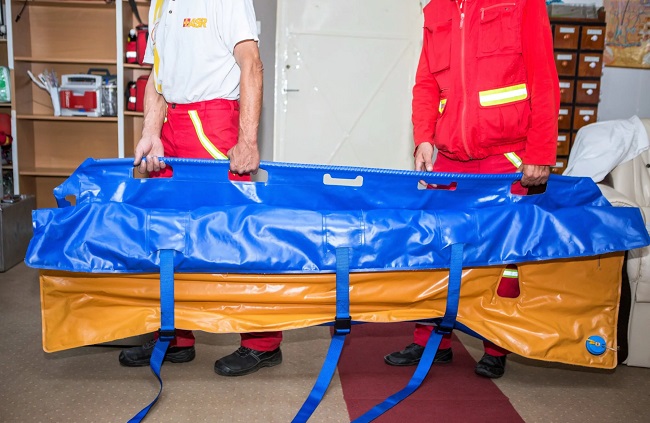 Asigurații din Brașov pot solicita transport sanitar decontat pentru cazuri medicale