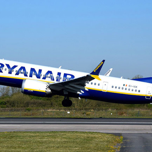 Zbor Ryanair decolat gol din cauza lipsei personalului de securitate