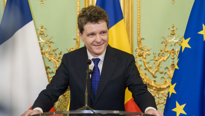 Nicuşor Dan previzionează turbulenţe în politică, dar susţine coaliţia de guvernare