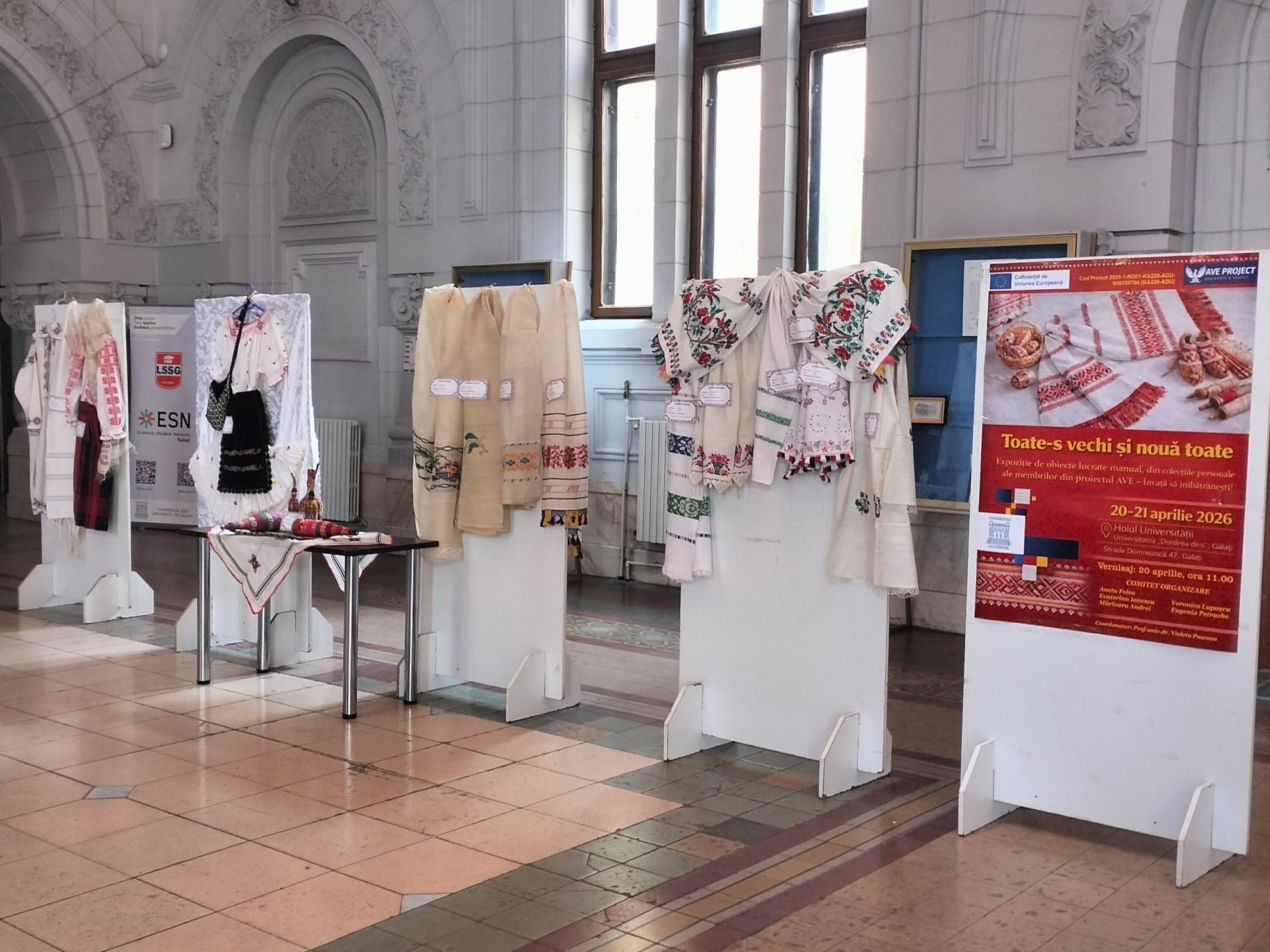 Expoziția „Toate-s noi și nouă toate” la Universitatea „Dunărea de Jos” din Galați