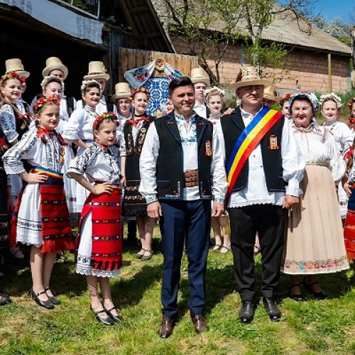 Adrian Cozma la Danțu la șură de la Soconzel, campion la strigăturile tradiționale satirice și pline de adevăr