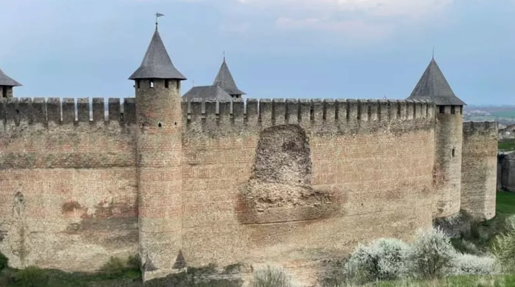 Prăbușire gravă la Cetatea Hotin: Zidurile medievale afectate