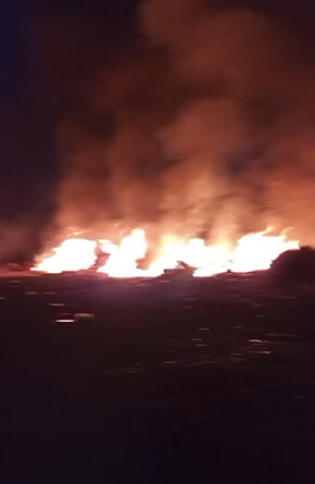 Incendiu de mari proporții în Hunedoara, autoritățile intervin