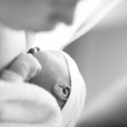 Caz de viol asupra unei minore: bărbat reținut pentru obligarea vitregăsii sale să întrețină relații sexuale și nașterea unui copil