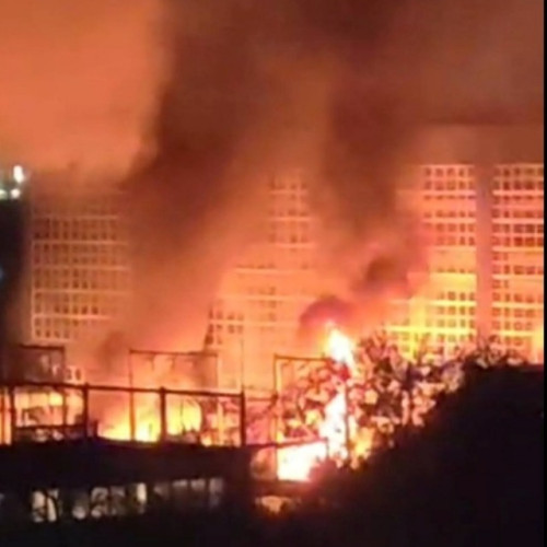 Explozie urmată de incendiu la CET Vest din București, unde au luat foc 30 de tone de ulei (FOTO&VIDEO)