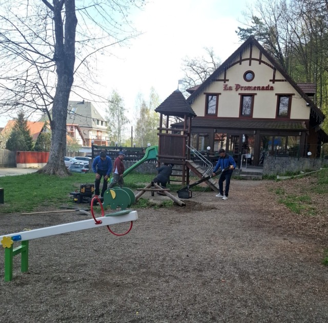 Râșnovul își modernizează locul de joacă din Promenada Sissi