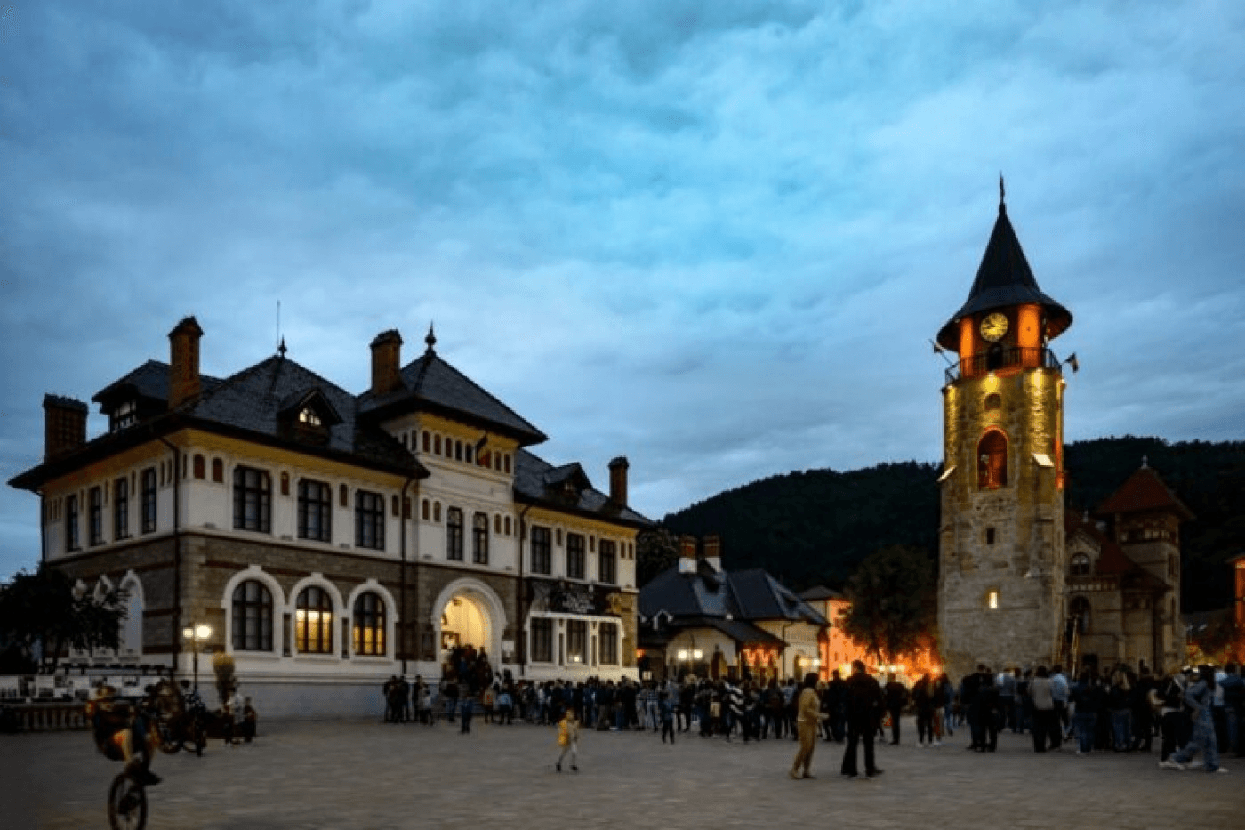 Expoziție de postere despre conservarea patrimoniului la Muzeul de Artă Piatra-Neamț