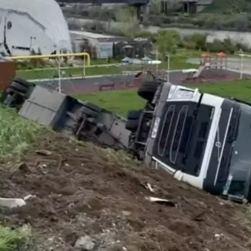 Accident grav la Năvodari: Camion cu oi răsturnat, pierderi mari