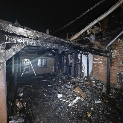 Incendiu devastator în Trifești: o casă și o anexă distruse