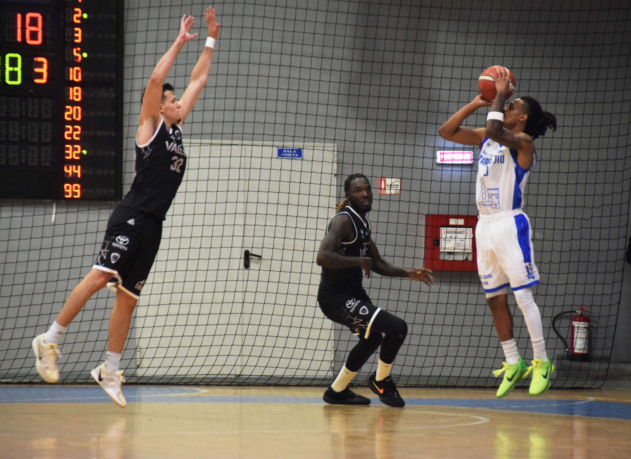 Constantinides și Gliga se întorc la Târgu Jiu ca adversari