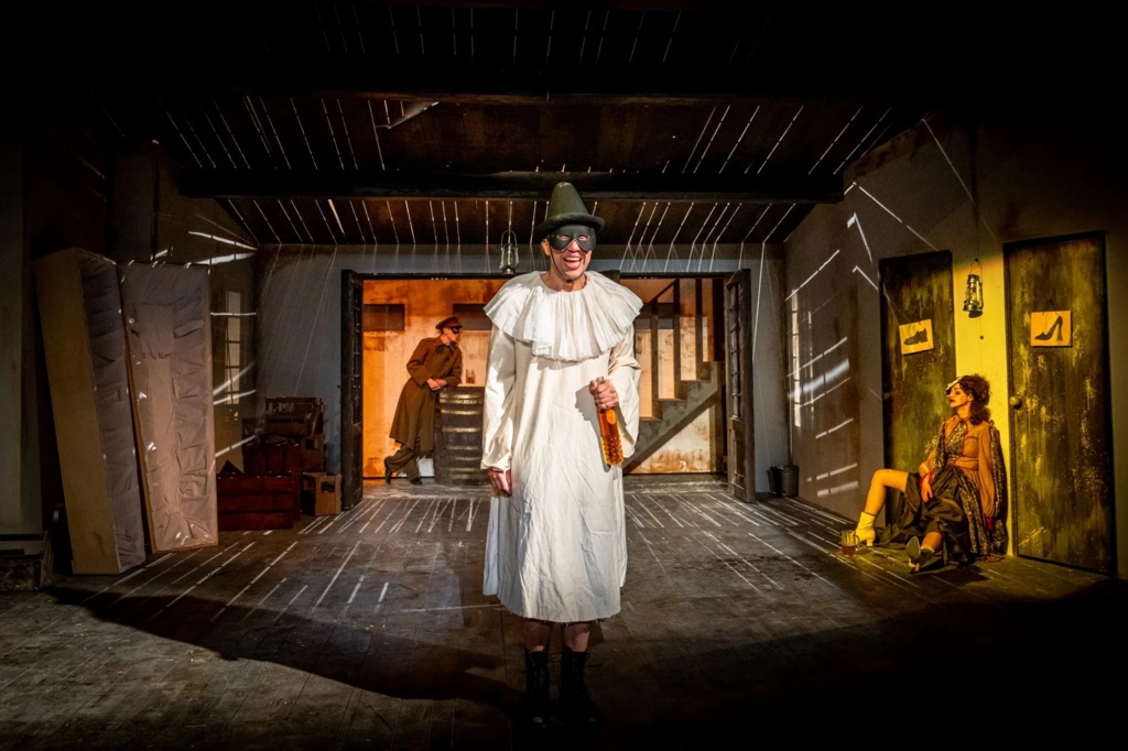 Incident grav la Teatrul Național din Iași: actor rănit după prăbușirea unui element de decor. Poliția a deschis o anchetă