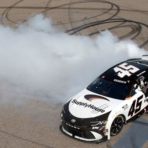 Tyler Reddick șochează cu o depășire pe ultima tură și câștigă cursa NASCAR de la Kansas