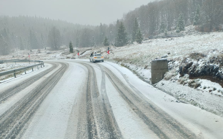 Ninsorile afectează traficul în zona Cavnic