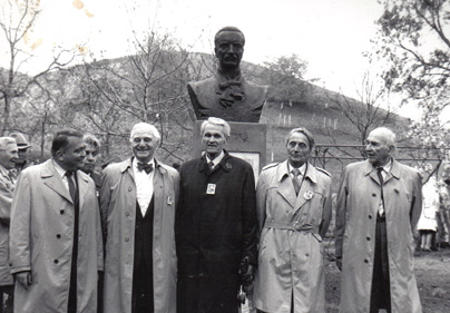 Bustul lui Iuliu Maniu sfințit la Bădăcin, în prezența liderilor PNȚCD