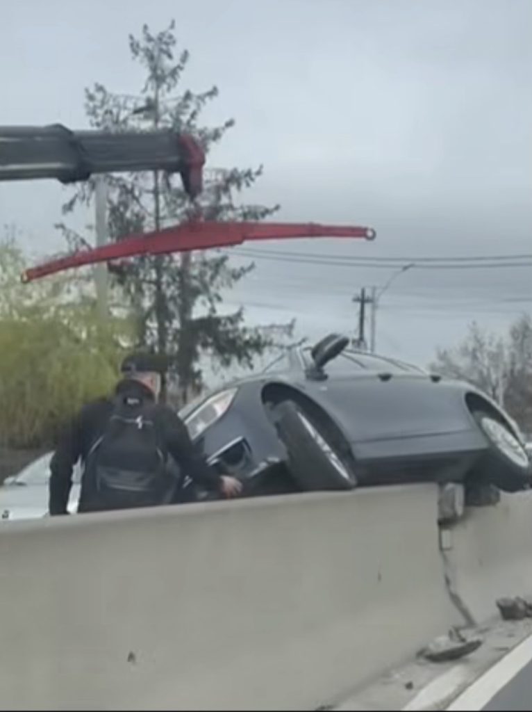 Accident în Argeș: șoferul a evitat o tragedie pe trecerea de pietoni