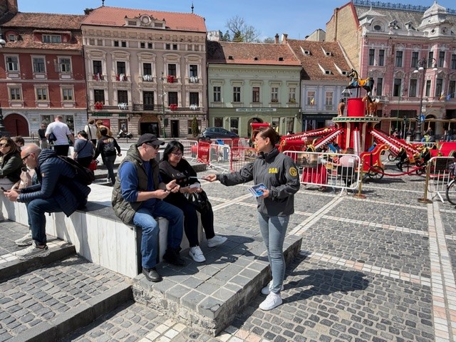Ofițerii DGA promovează integritatea la Zilele Municipiului Brașov