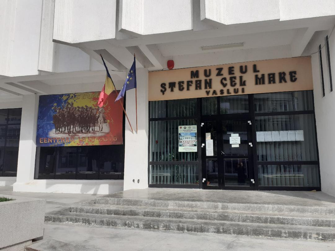 Vernisajul expoziției „Pe urmele Pașilor pierduți” la Muzeul Județean Vaslui