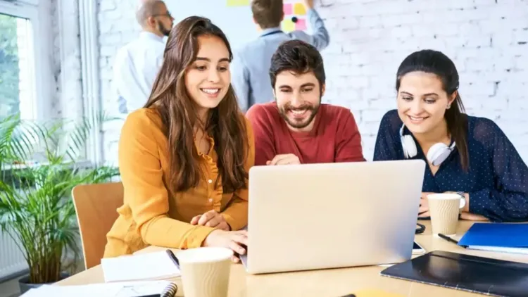 Tinerii români: Antreprenori activi, dar cu angajare scăzută în Europa