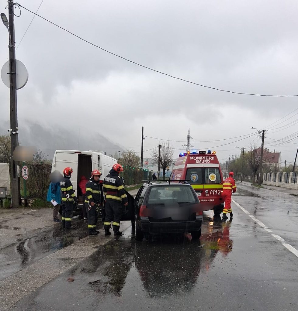 Accident rutier în Câmpulung: două vehicule implicate