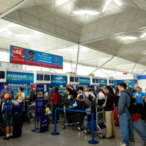 Ryanair anticipează schimbări în programul de check-in din cauza cozilor europene