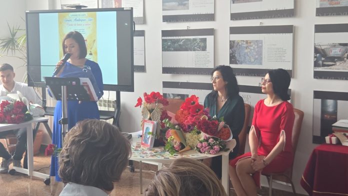 Lansarea volumului de debut al profesoarei Cristina Rîznic adună profesori și elevi