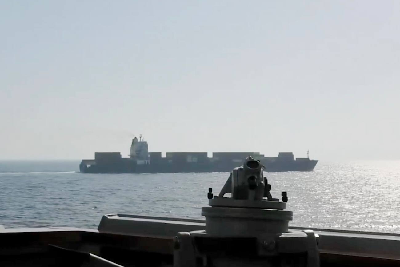 Iranul confiscă două nave în strâmtoarea Hormuz, avertizând asupra siguranței maritime