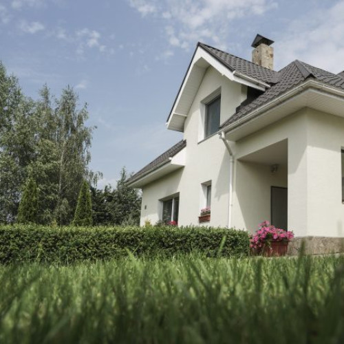 Creditele ipotecare devin mai accesibile în România în 2026