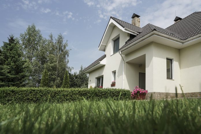 Creditele ipotecare devin mai accesibile în România în 2026